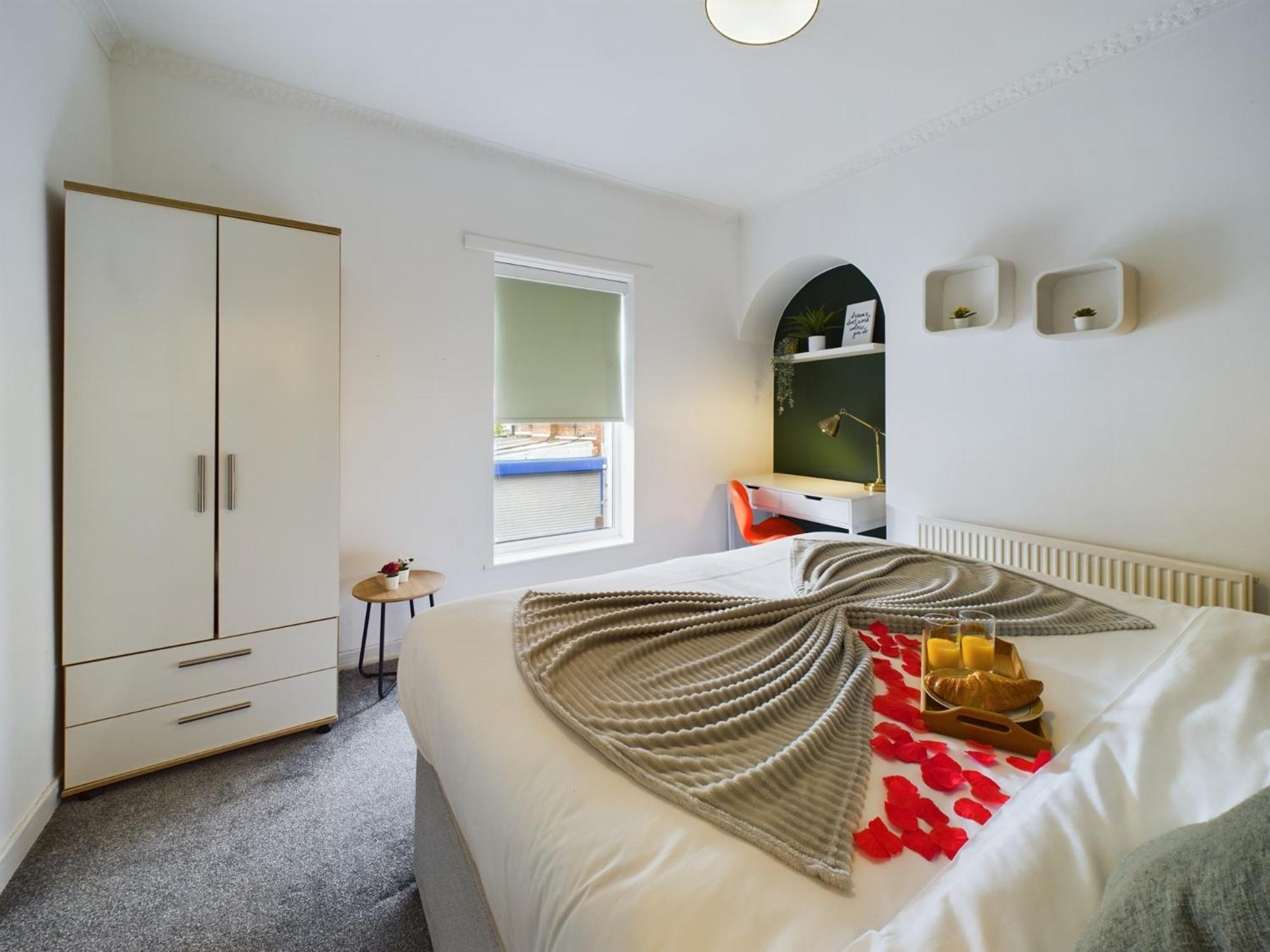 Charming Apartments - Cosy Retreat - Short Drive To City Centre - Free Parking Liverpool Buitenkant foto