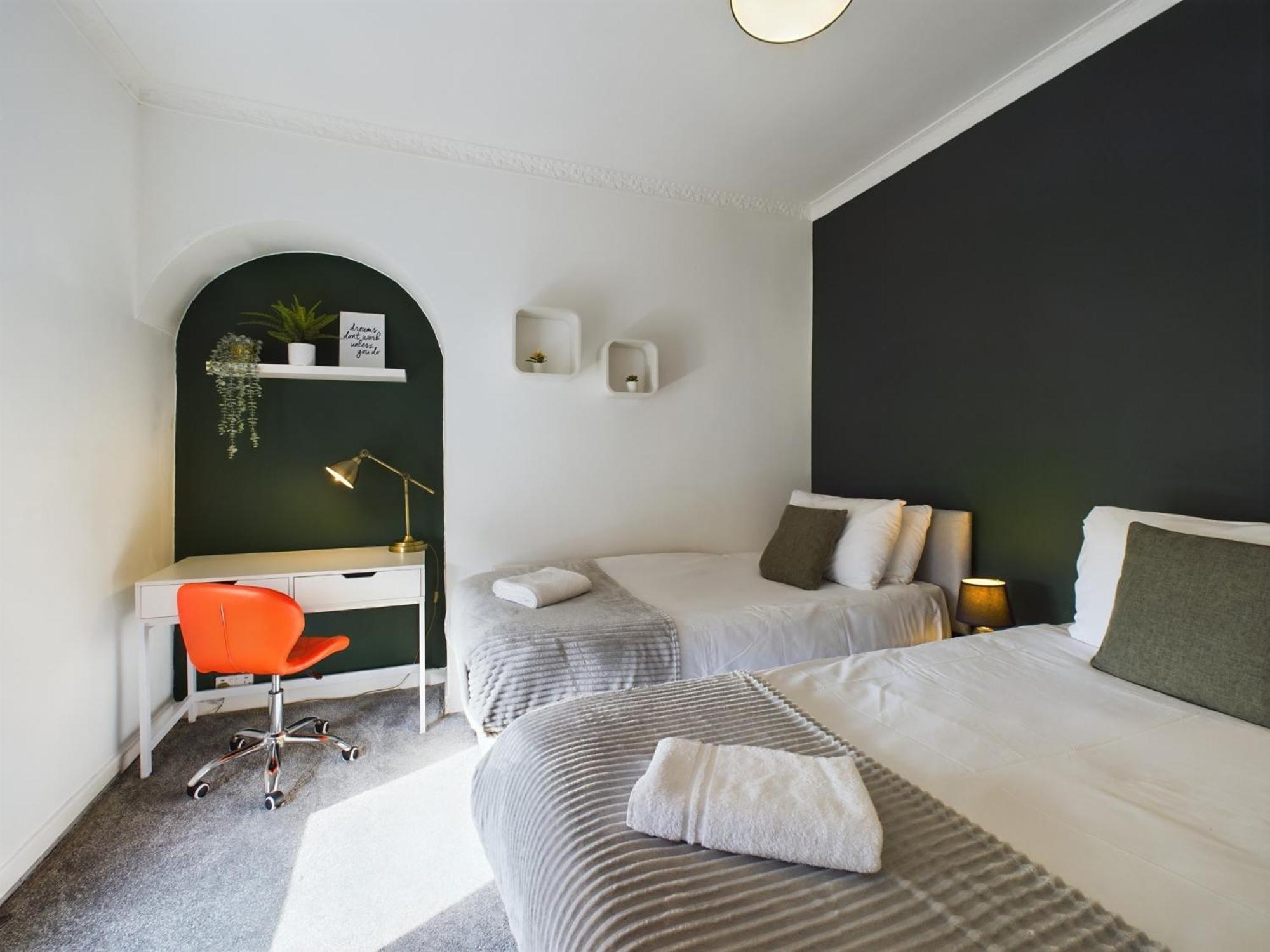 Charming Apartments - Cosy Retreat - Short Drive To City Centre - Free Parking Liverpool Buitenkant foto
