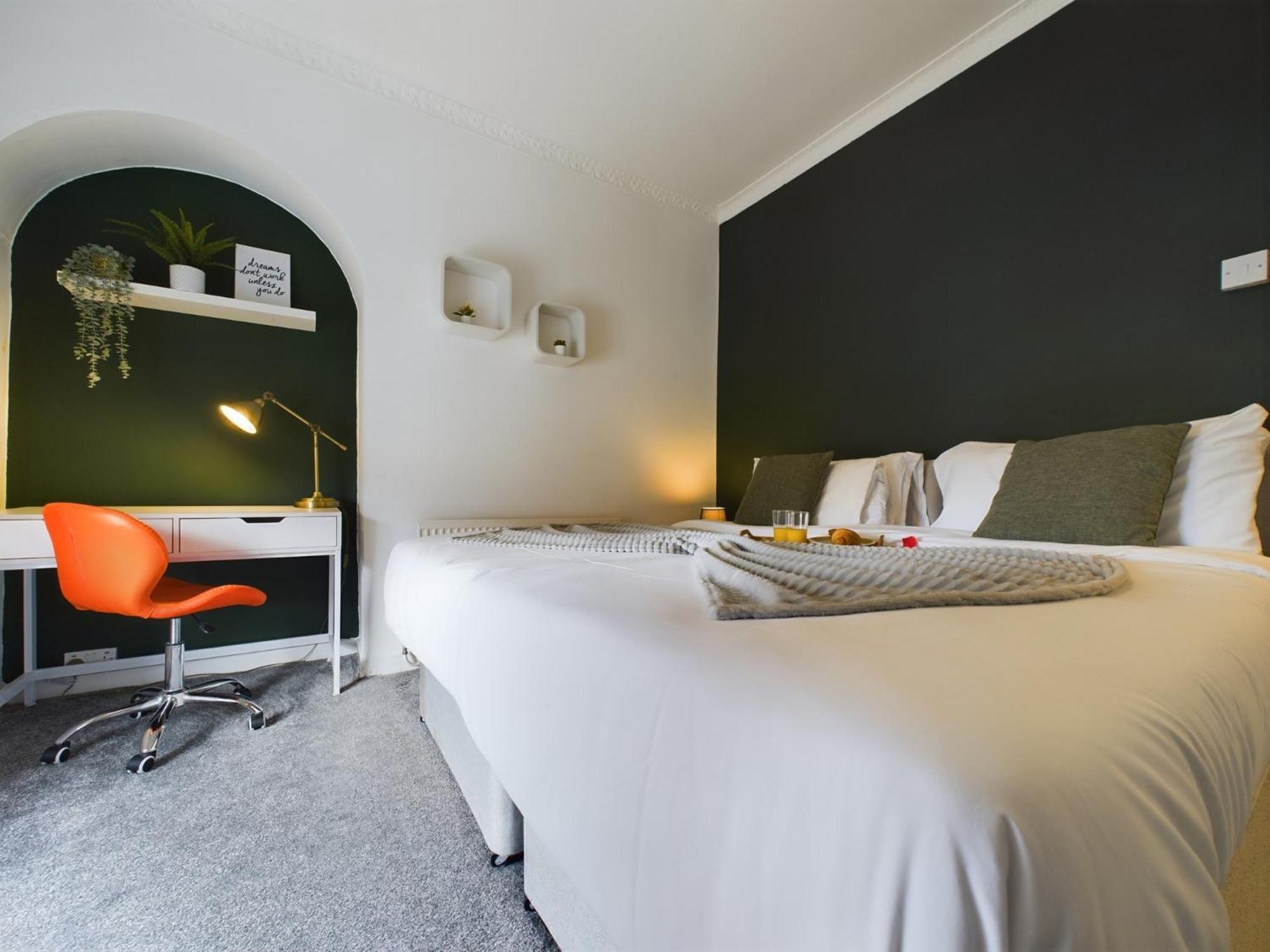 Charming Apartments - Cosy Retreat - Short Drive To City Centre - Free Parking Liverpool Buitenkant foto
