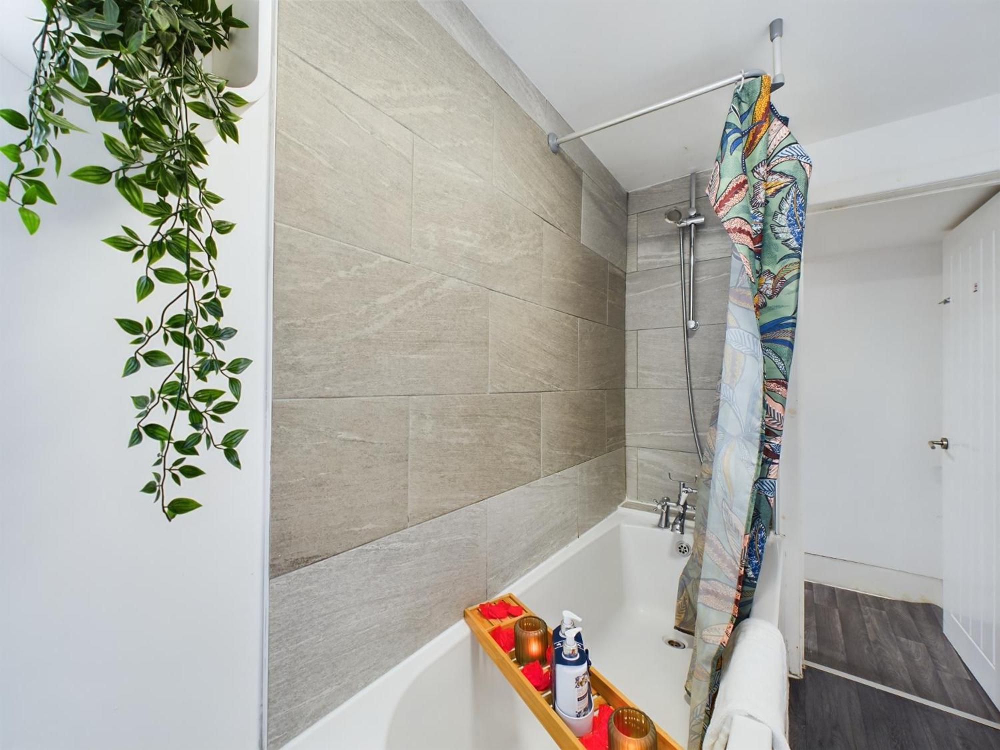 Charming Apartments - Cosy Retreat - Short Drive To City Centre - Free Parking Liverpool Buitenkant foto
